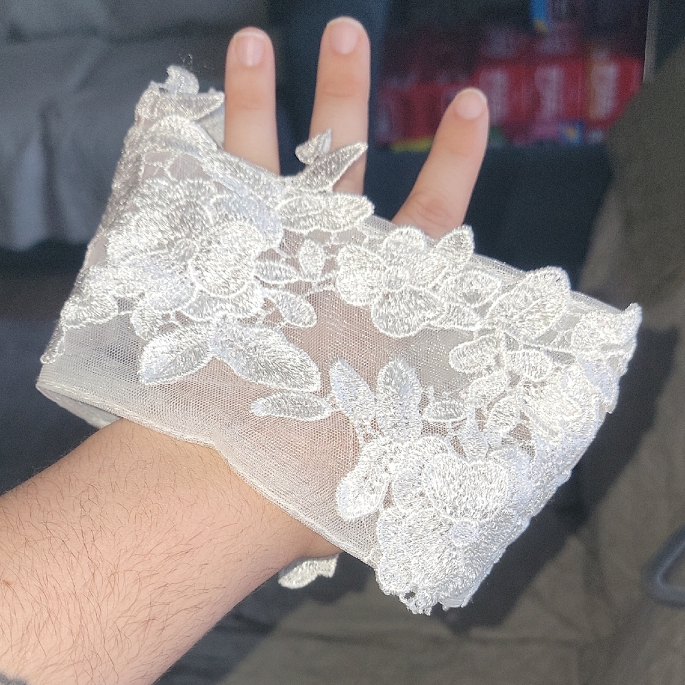 Wedding Dress - Picture 9 of 11